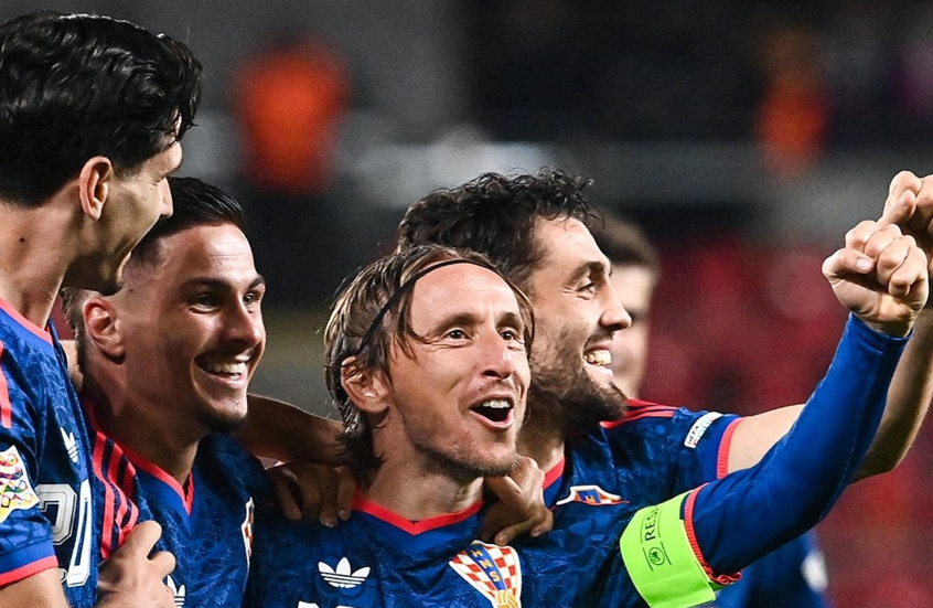 في سن 41.. مودريتش يهز شباك التشيك ويواصل كتابة التاريخ مع كرواتيا (فيديو)