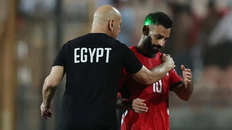 صلاح يغادر معسكر مصر.. الاتحاد يبرر وتقارير تتحدث عن غضبه من حسام حسن