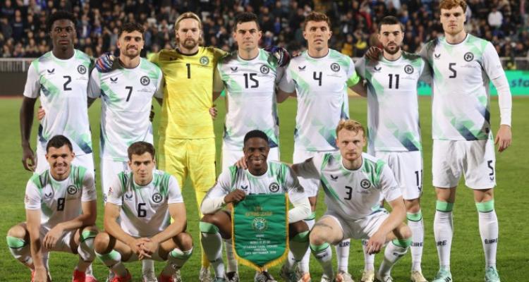 منتخب أيرلندا يرفض مصافحة لاعبي "إسرائيل" ويرتدي الشارات السوداء دعمًا لغزة